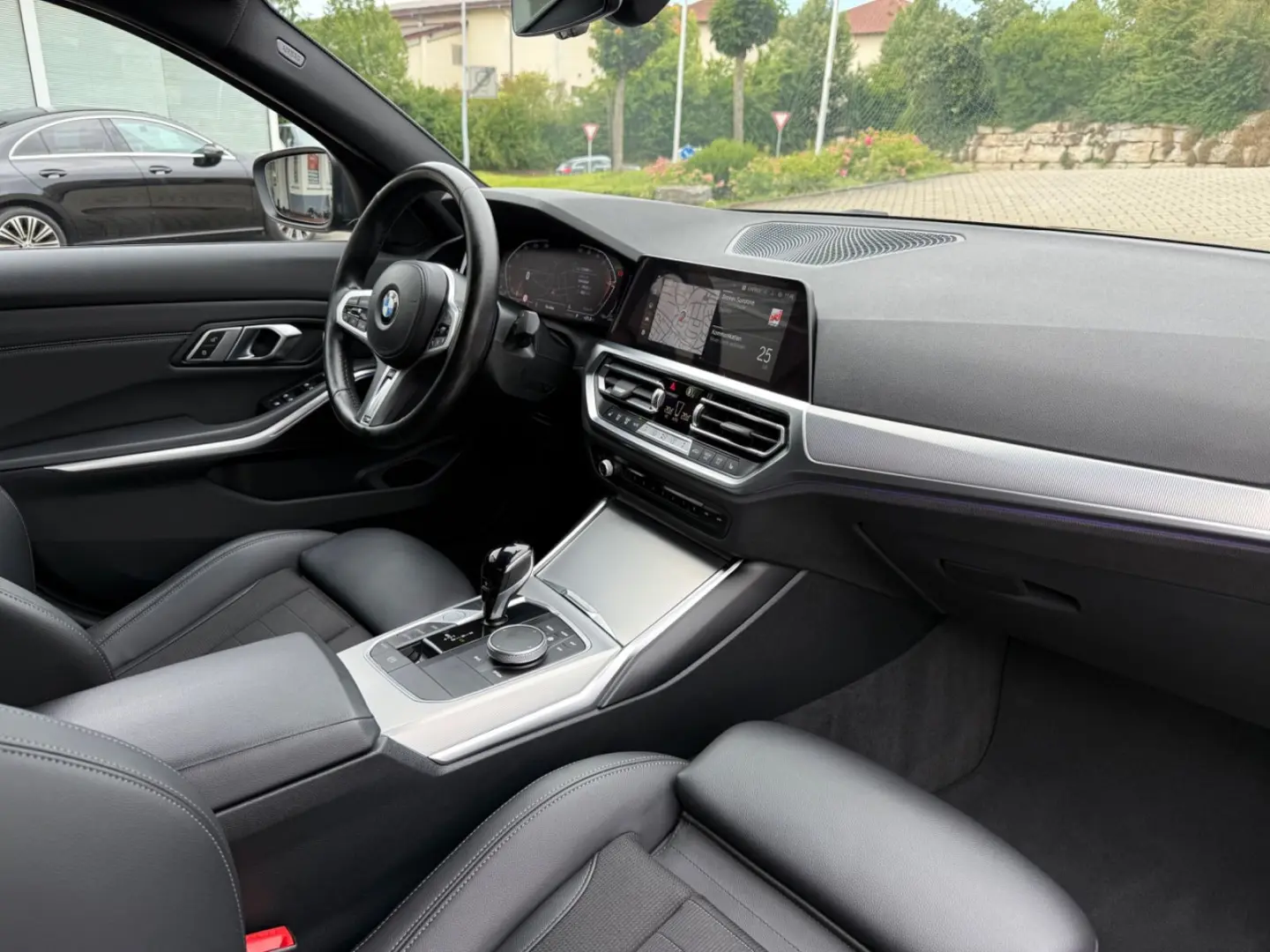 318 d Lim. LiveCockpit Sportsitz M Sport HiFi