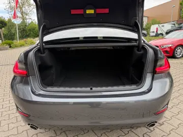 318 d Lim. LiveCockpit Sportsitz M Sport HiFi