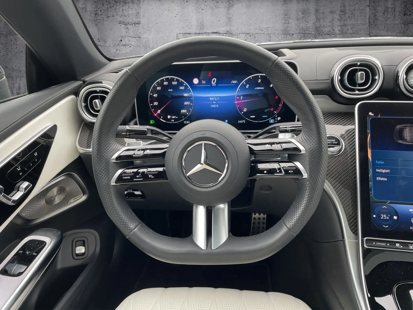 CLE 220 d AMG+NIGHT+AHK+STANDHZ+PANO+SITZKL+BURM