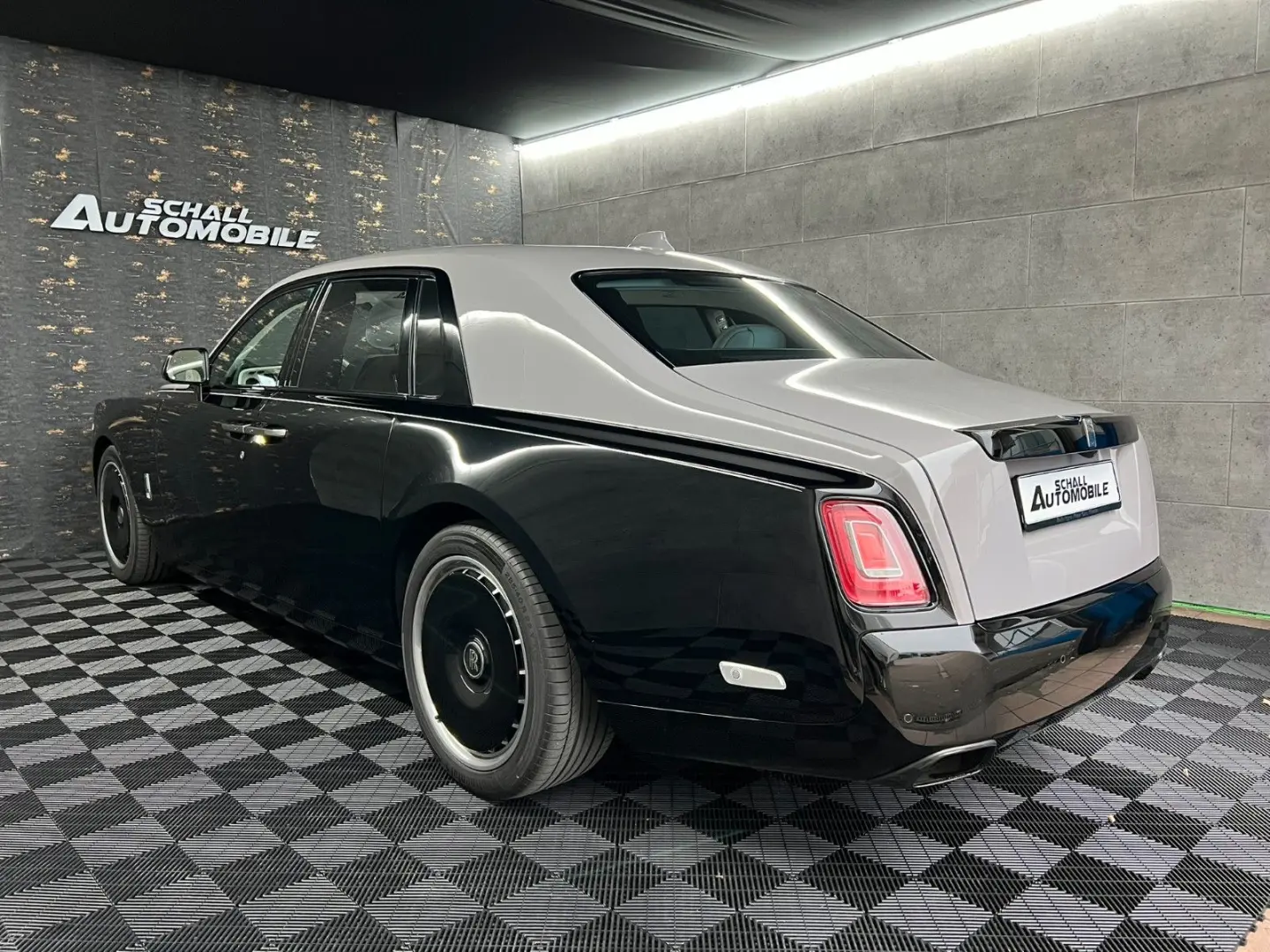 Rolls-Royce Phantom SWB Extended Two-Tone FULL