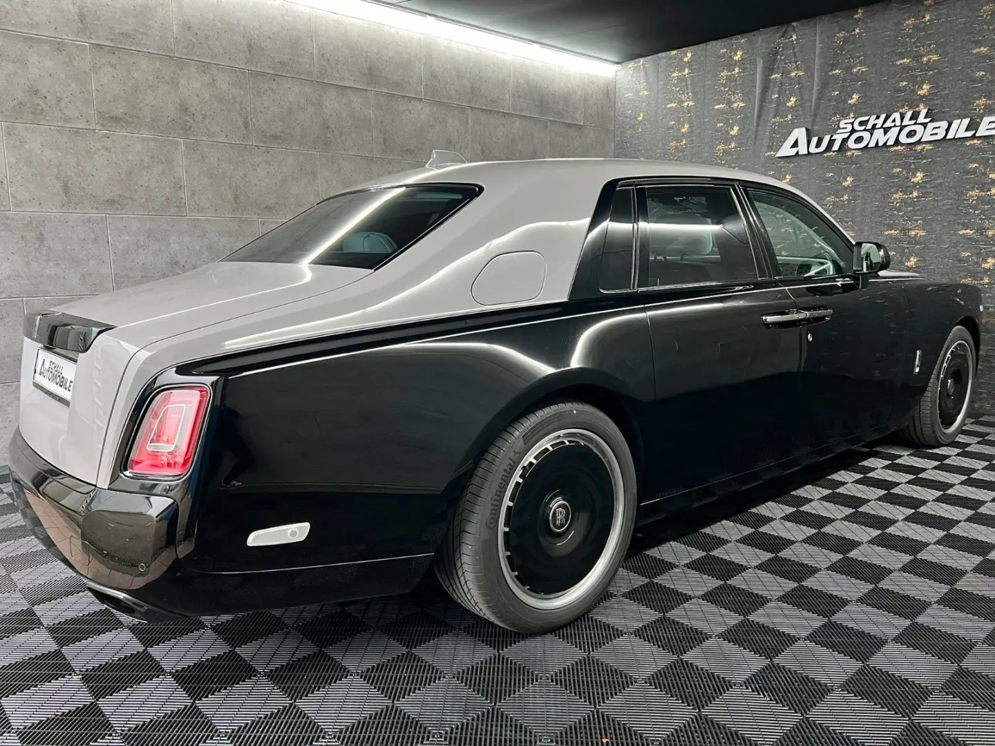 Rolls-Royce Phantom SWB Extended Two-Tone FULL