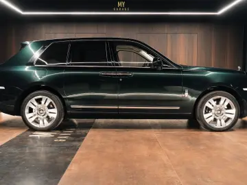 Rolls-Royce Cullinan Full Spec - Dark Emerald Green