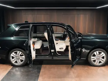 Rolls-Royce Cullinan Full Spec - Dark Emerald Green