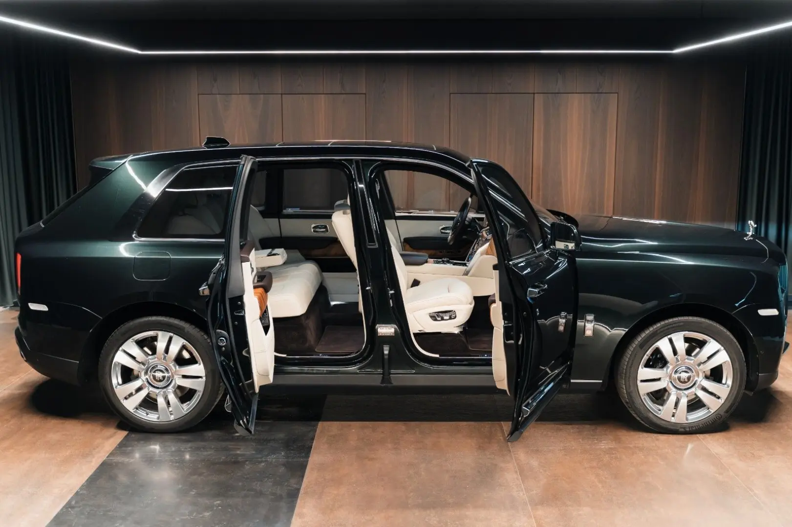 Rolls-Royce Cullinan Full Spec - Dark Emerald Green