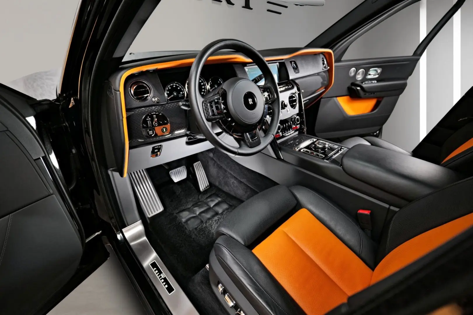 Rolls-Royce Cullinan Black Badge / PANO / MASSAGE / AUDIO