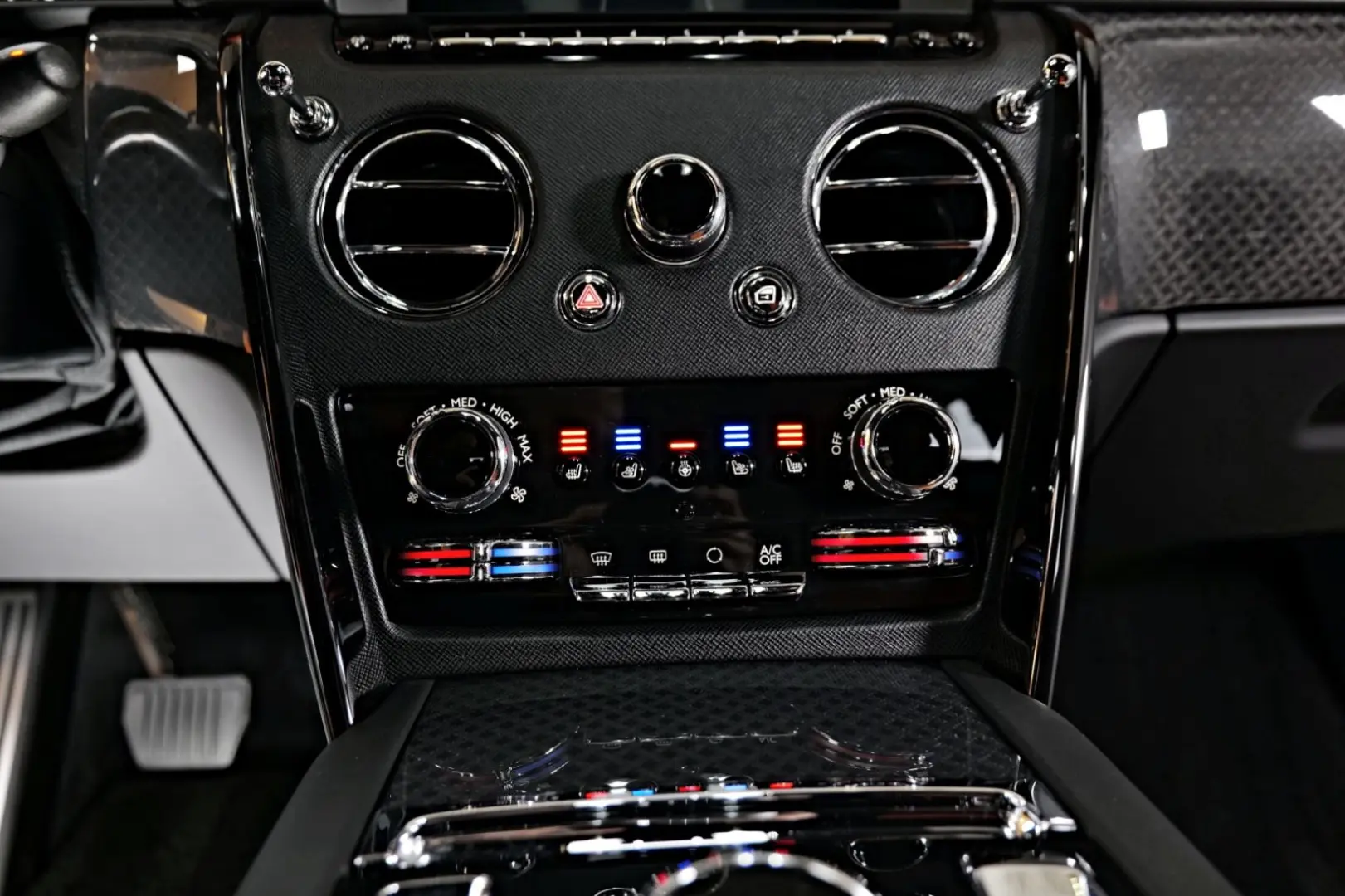 Rolls-Royce Cullinan Black Badge / PANO / MASSAGE / AUDIO