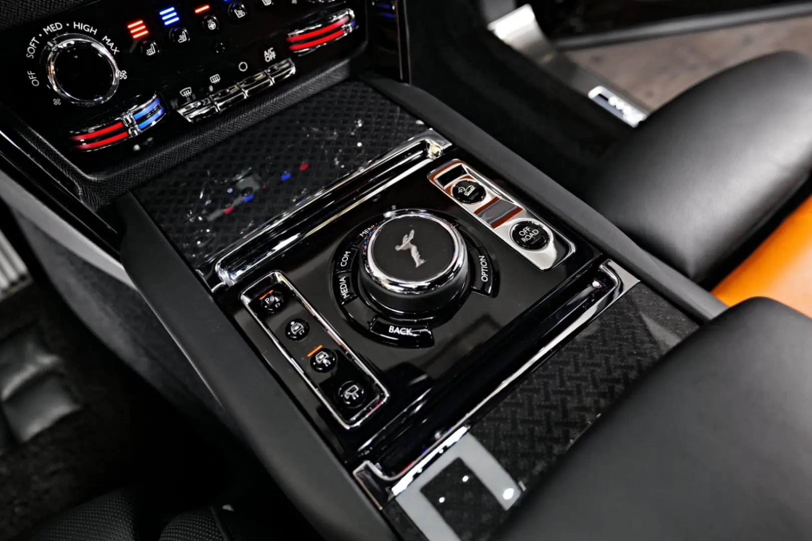 Rolls-Royce Cullinan Black Badge / PANO / MASSAGE / AUDIO