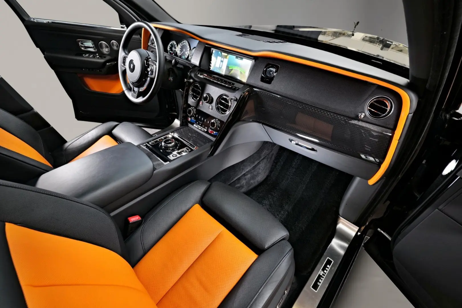 Rolls-Royce Cullinan Black Badge / PANO / MASSAGE / AUDIO