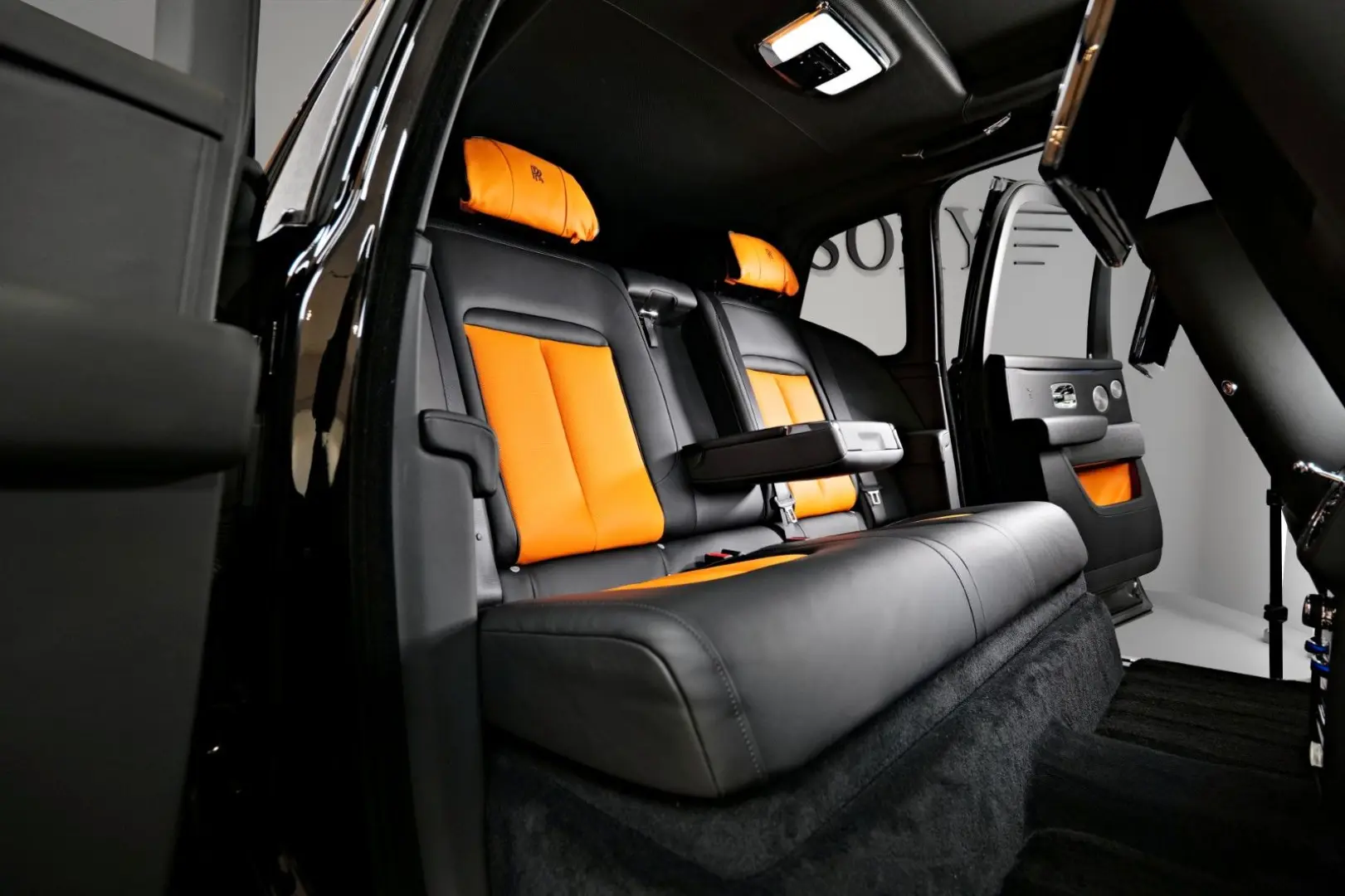 Rolls-Royce Cullinan Black Badge / PANO / MASSAGE / AUDIO