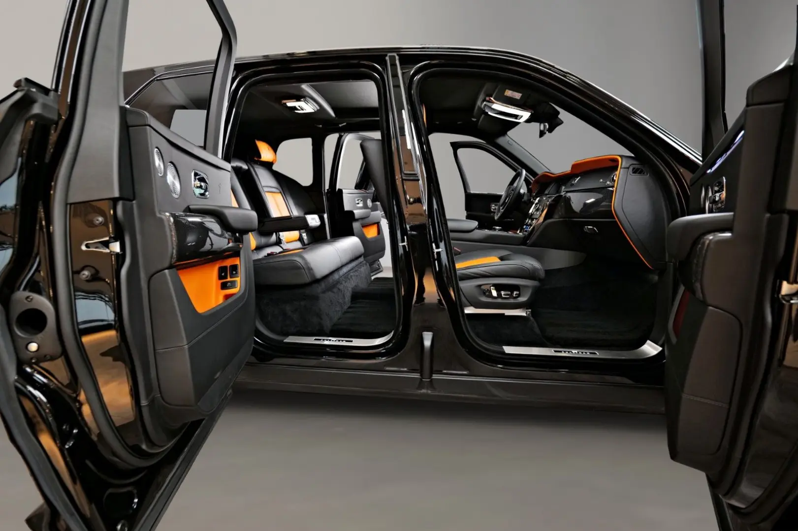 Rolls-Royce Cullinan Black Badge / PANO / MASSAGE / AUDIO