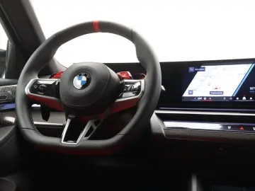 BMW M5 Sedan - Carbon Pack
