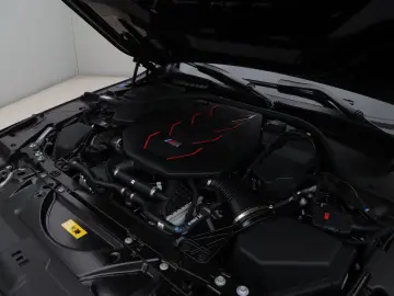 BMW M5 Sedan - Carbon Pack