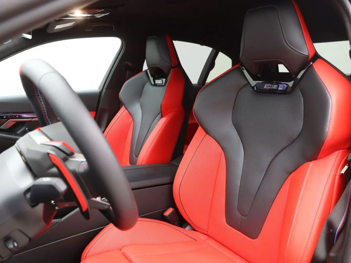 BMW M5 Sedan - Carbon Pack