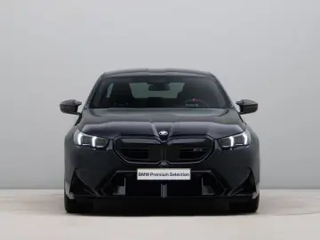 BMW M5 Sedan - Carbon Pack