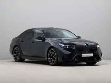 BMW M5 Sedan - Carbon Pack