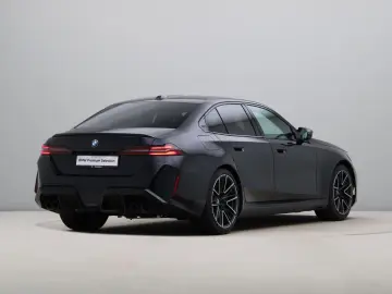 BMW M5 Sedan - Carbon Pack