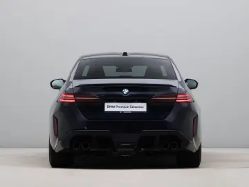 BMW M5 Sedan - Carbon Pack