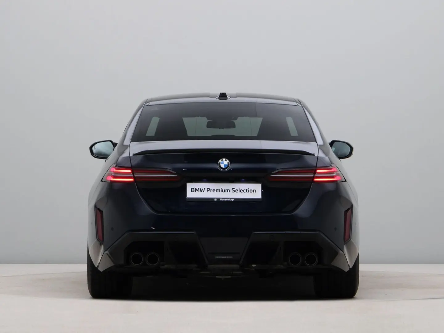 BMW M5 Sedan - Carbon Pack