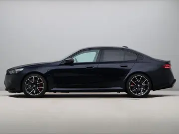BMW M5 Sedan - Carbon Pack