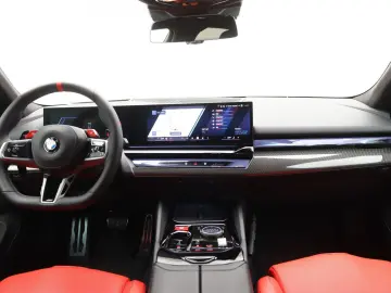 BMW M5 Sedan - Carbon Pack
