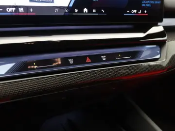 BMW M5 Sedan - Carbon Pack