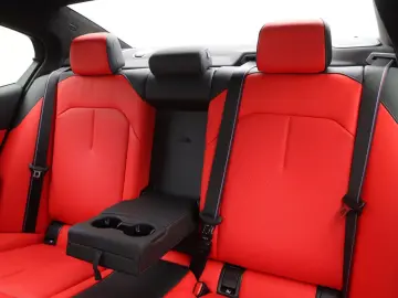 BMW M5 Sedan - Carbon Pack