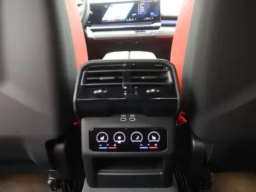 BMW M5 Sedan - Carbon Pack