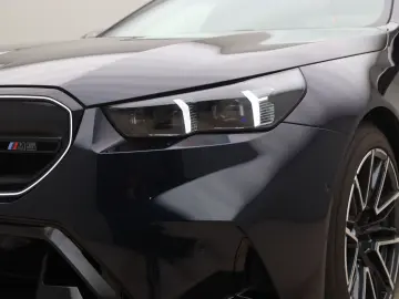 BMW M5 Sedan - Carbon Pack