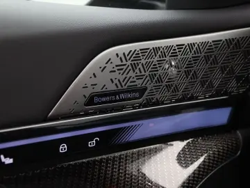 BMW M5 Sedan - Carbon Pack