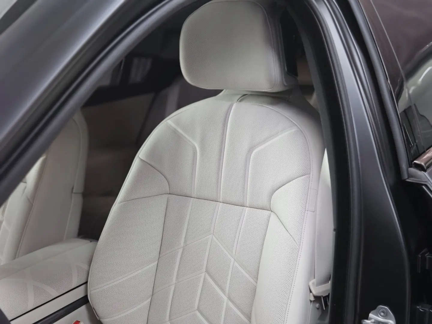 BMW M760e xDrive/Sky L./Crystal Lights/B&W Diamond