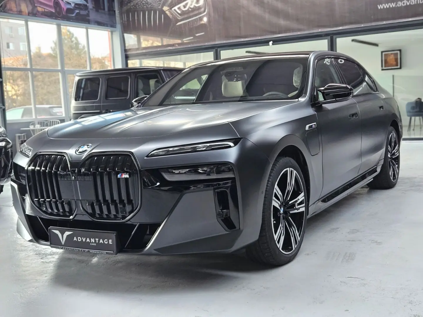 BMW M760e xDrive/Sky L./Crystal Lights/B&W Diamond