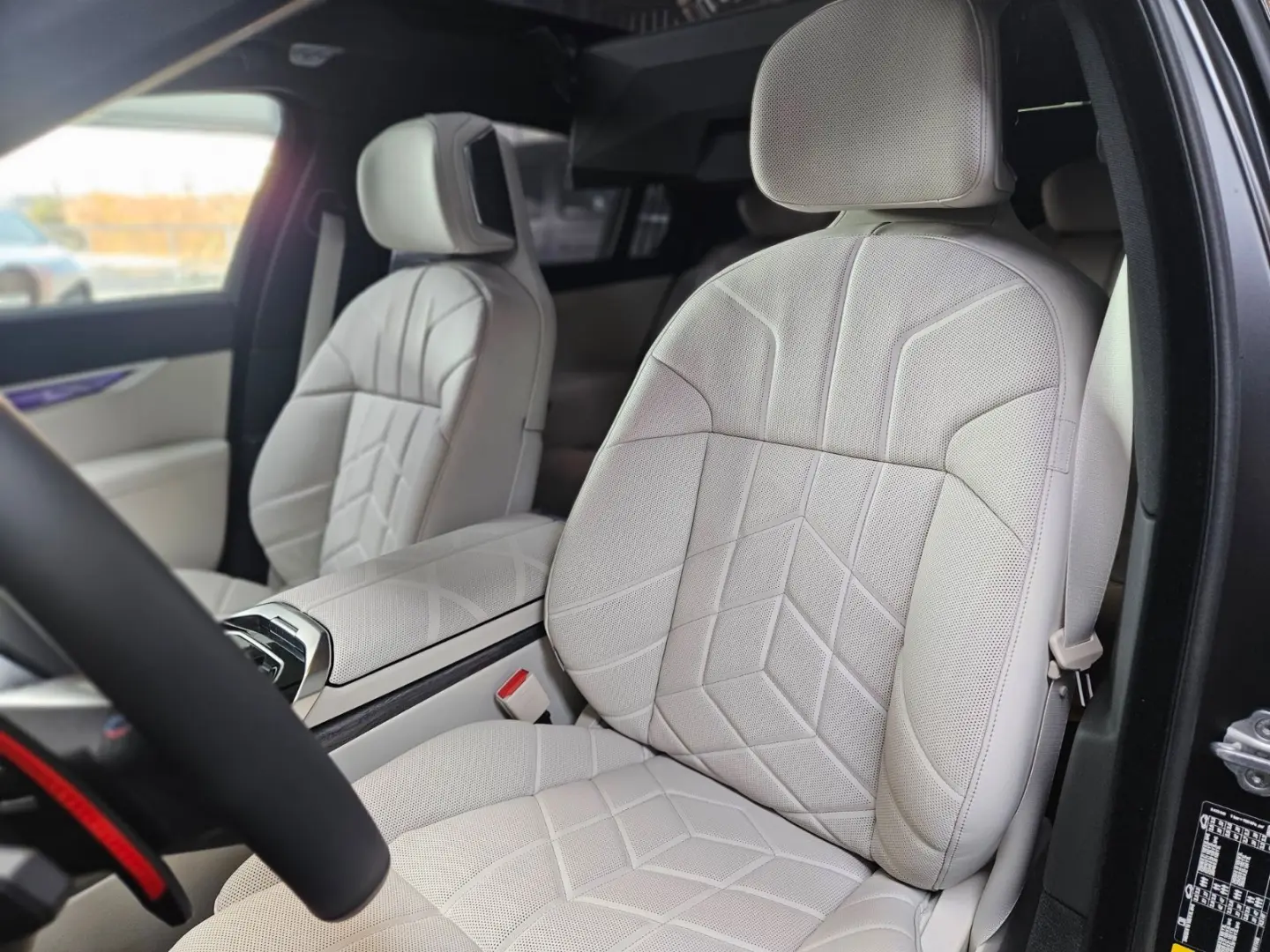 BMW M760e xDrive/Sky L./Crystal Lights/B&W Diamond