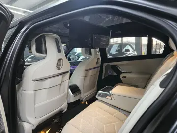 BMW M760e xDrive/Sky L./Crystal Lights/B&W Diamond