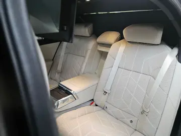 BMW M760e xDrive/Sky L./Crystal Lights/B&W Diamond
