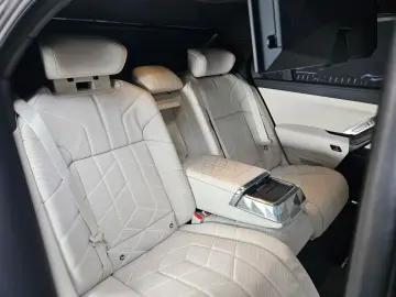 BMW M760e xDrive/Sky L./Crystal Lights/B&W Diamond