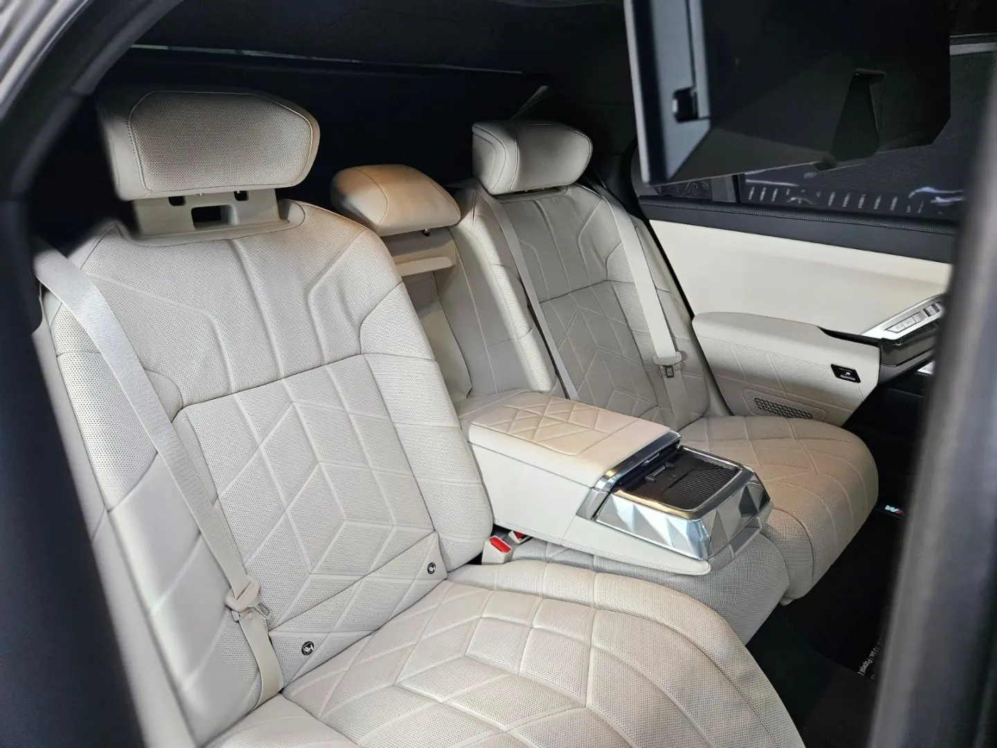 BMW M760e xDrive/Sky L./Crystal Lights/B&W Diamond