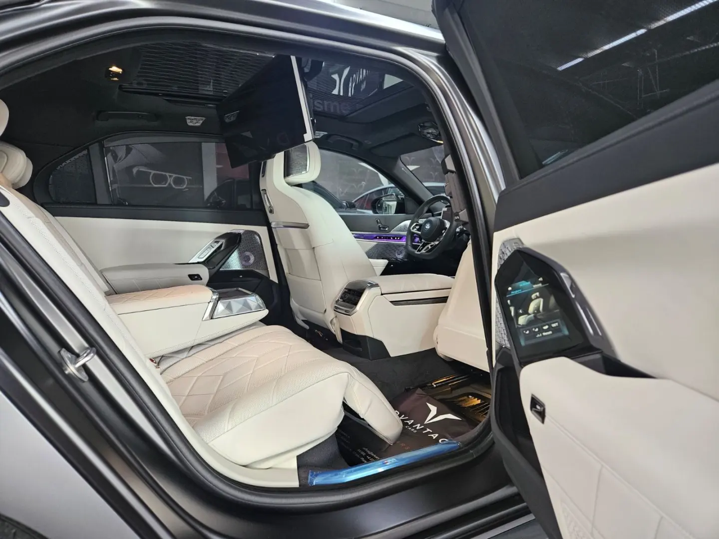 BMW M760e xDrive/Sky L./Crystal Lights/B&W Diamond