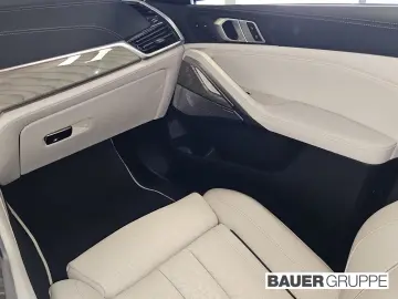 BMW X6 M50 i B&W Laser Pano