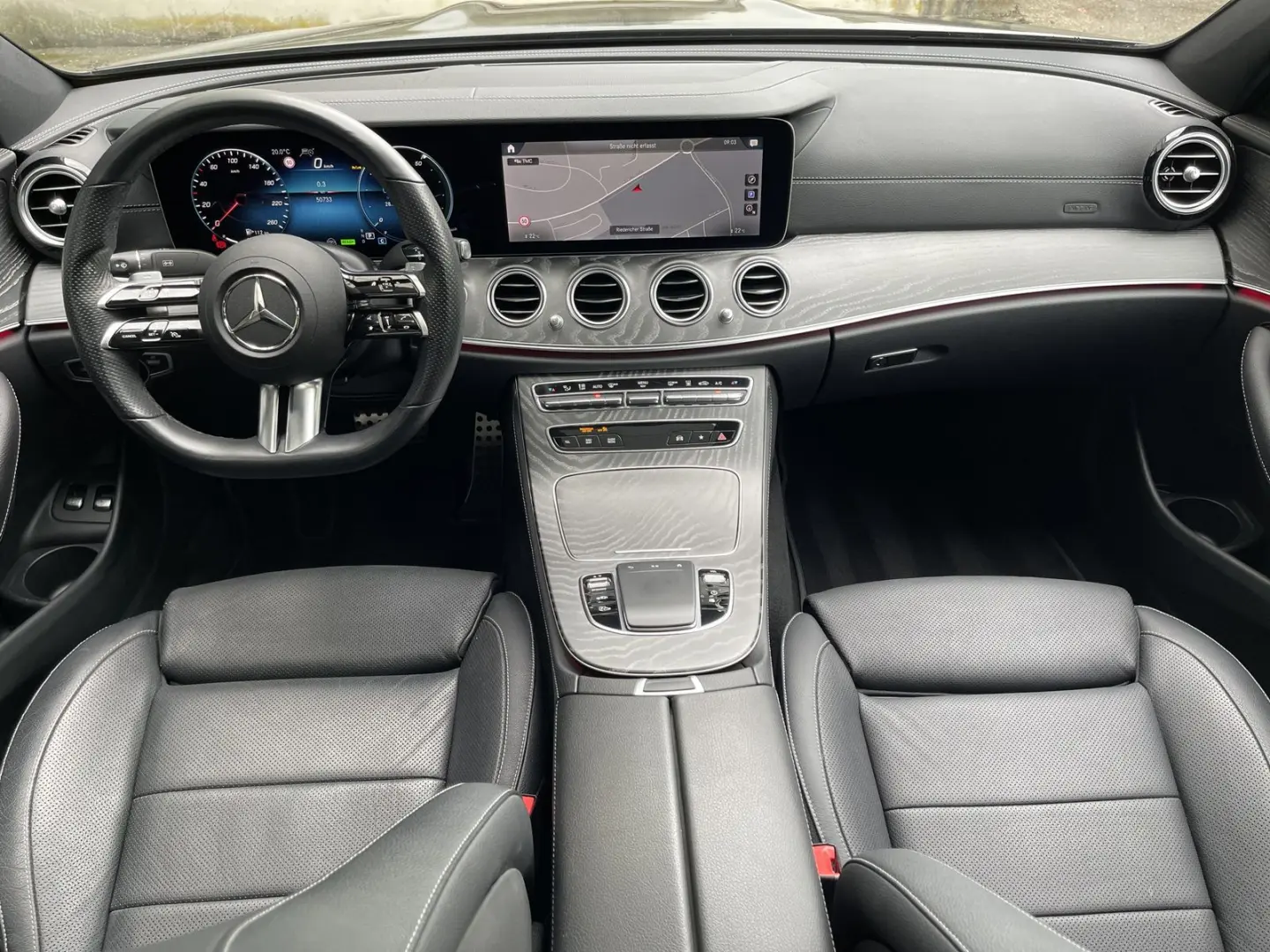 Mercedes-Benz E 300 e 4-Matic AMG Burmester Distronic 360°