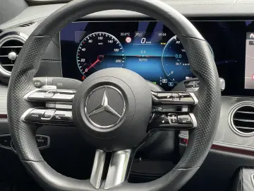 Mercedes-Benz E 300 e 4-Matic AMG Burmester Distronic 360°