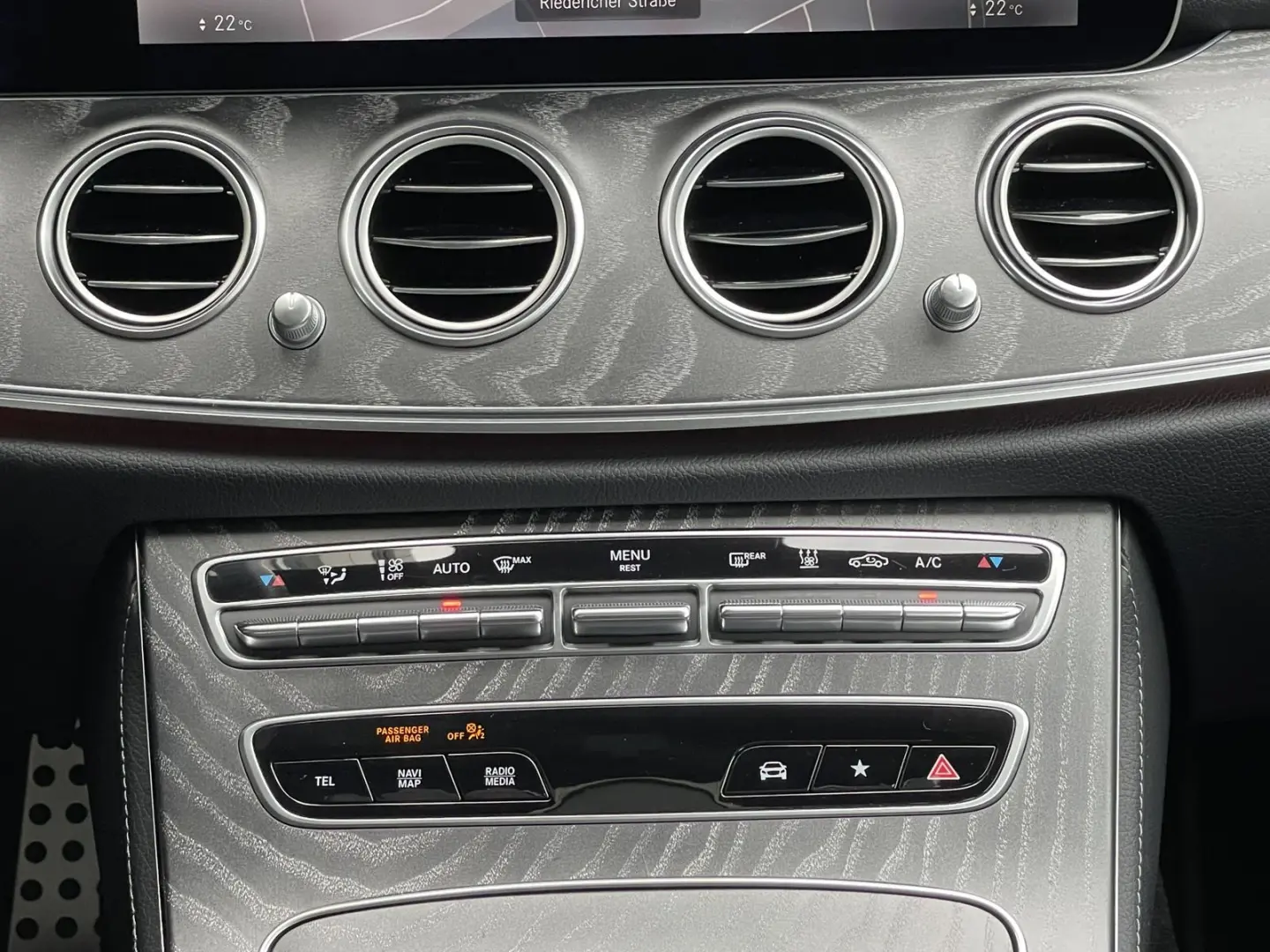 Mercedes-Benz E 300 e 4-Matic AMG Burmester Distronic 360°