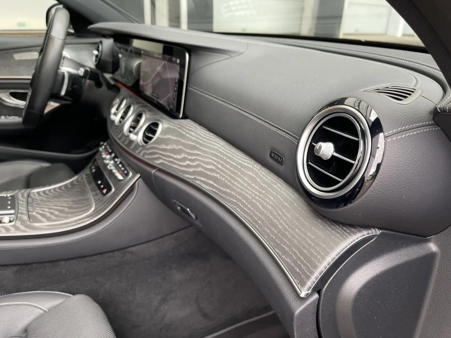 Mercedes-Benz E 300 e 4-Matic AMG Burmester Distronic 360°