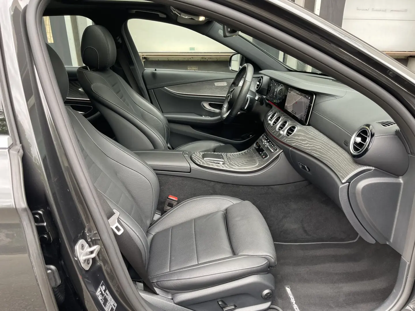 Mercedes-Benz E 300 e 4-Matic AMG Burmester Distronic 360°
