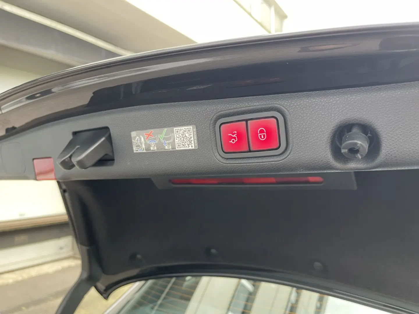 Mercedes-Benz E 300 e 4-Matic AMG Burmester Distronic 360°