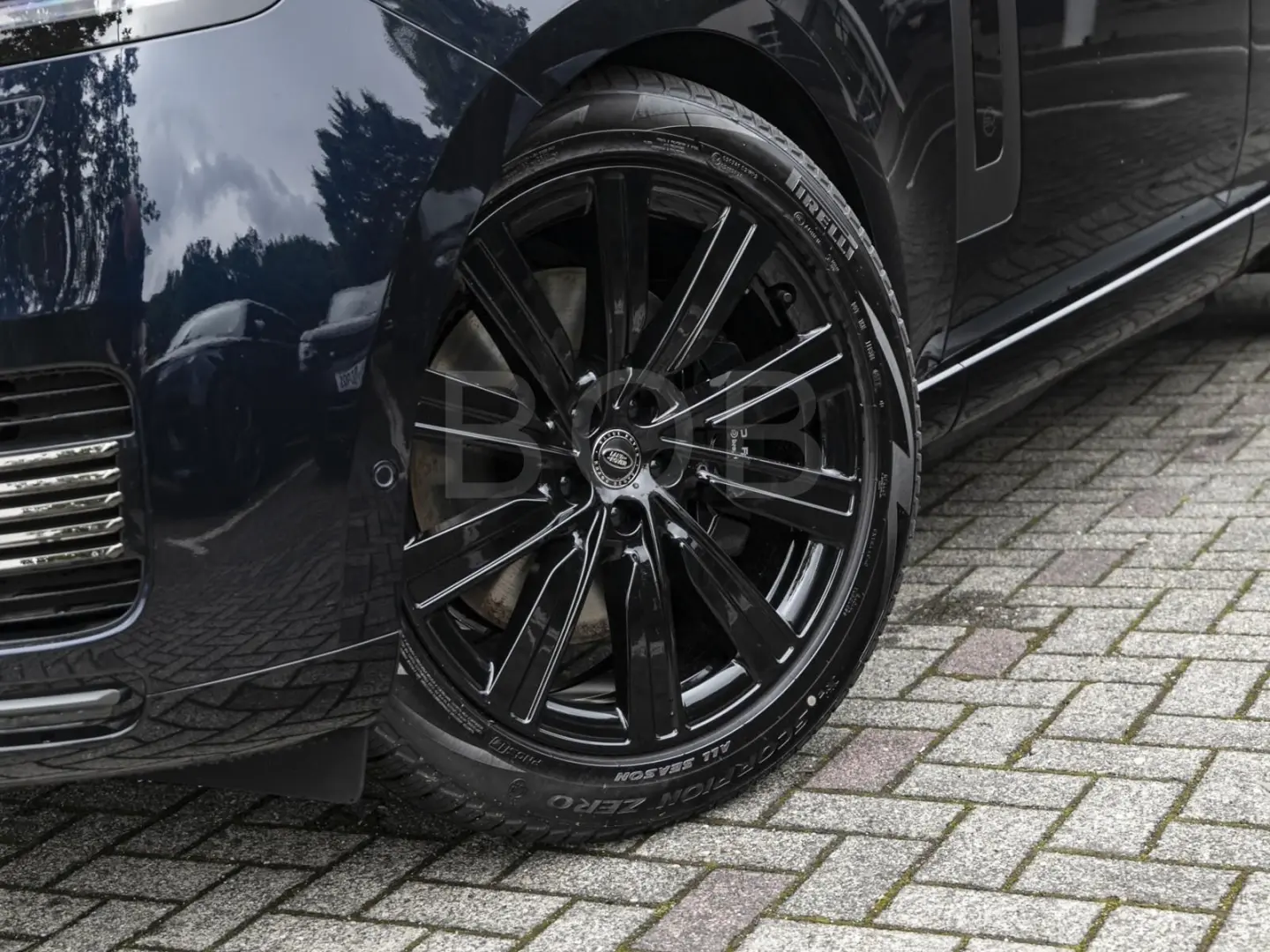 Range Rover SWB P550e SV