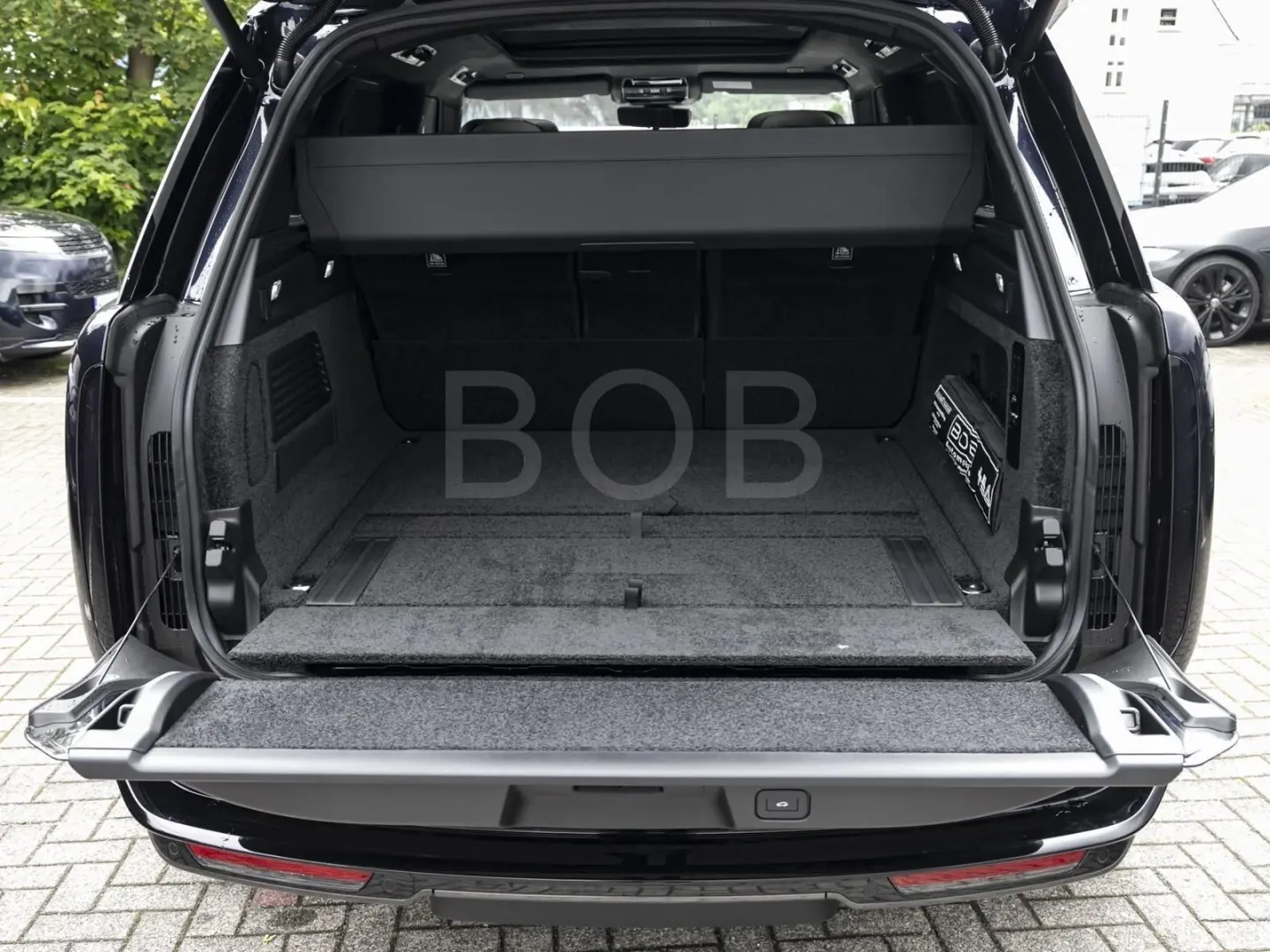Range Rover SWB P550e SV