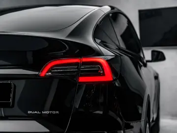 Model Y Long Range Dual AWD