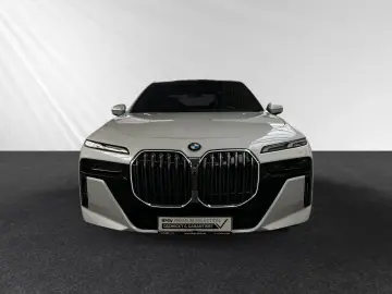 740d xDrive M Sport AHK SkyLounge