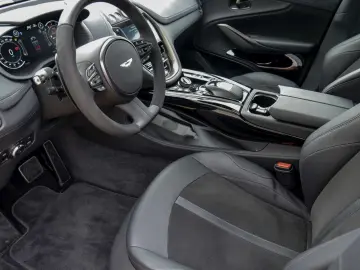 Aston Martin DBX 707