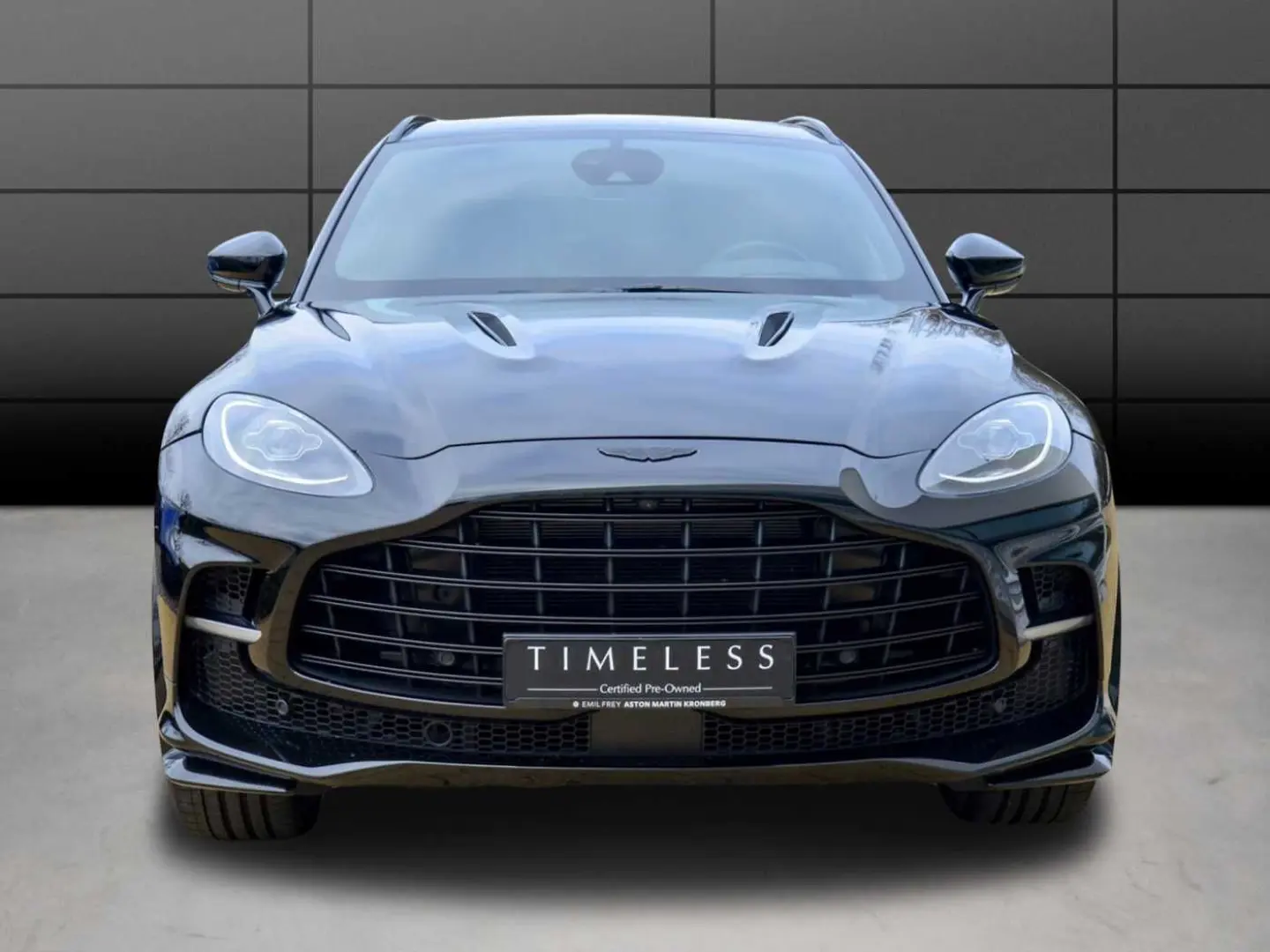 Aston Martin DBX 707